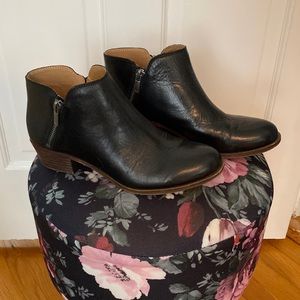 Sz 8, Lucky brand, black leather, double zip booties